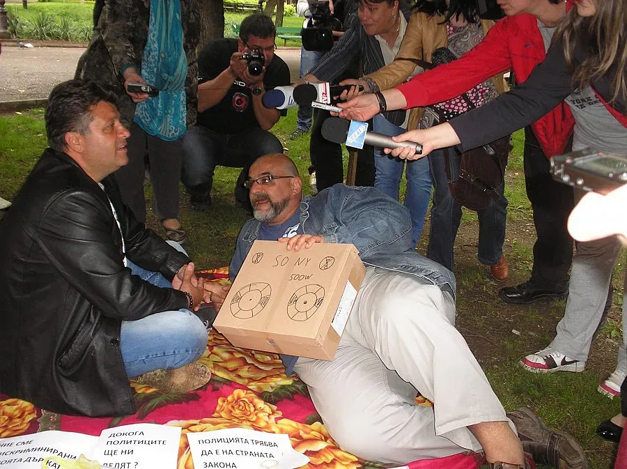 Вдигнаха незаконна „къща” в парка на Стара Загора