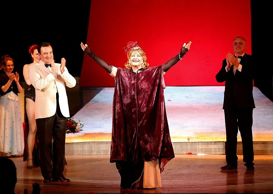 Златна лира и овации за Донка