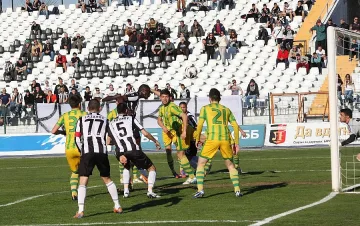 "Б" група удари в земята елита