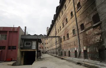 Текат проверки и инспекции в затворите