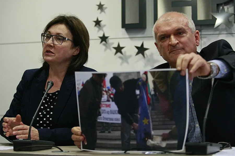 До дни ГЕРБ дава комисията "Плевнелиев" на КС