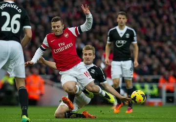 Юнайтед с оферта за Люк Шоу