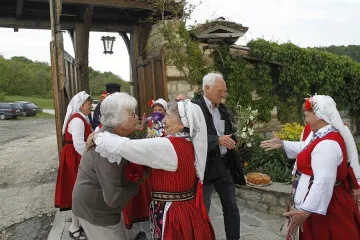 Нестинари и кралско вино за Валда и Франк от Пърт