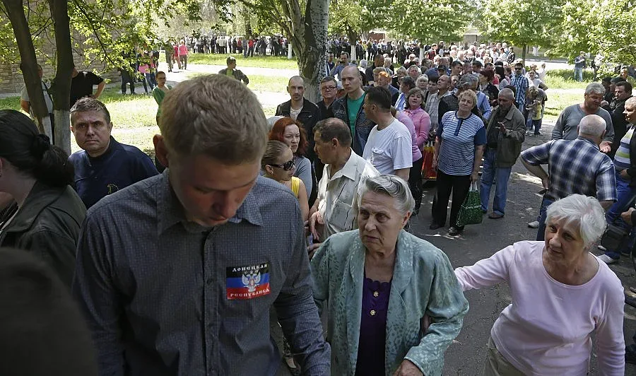 Провокации и сблъсъци на референдума в Източна Украйна