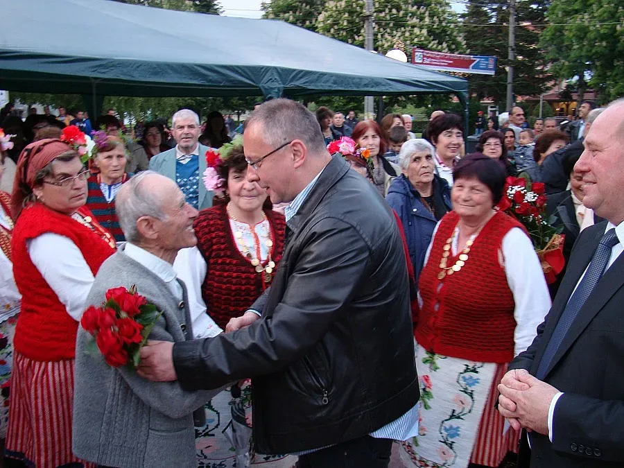 Станишев откри фолклорния събор „Мараш пее“ в Стралджа 