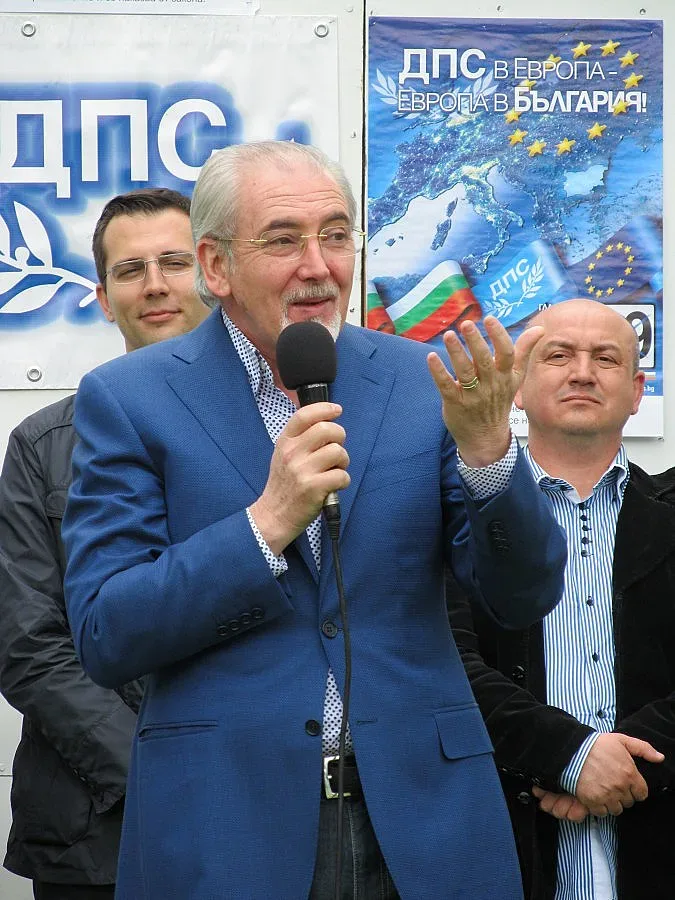 Местан: Евровотът ще прелегитимира кабинета „Орешарски"