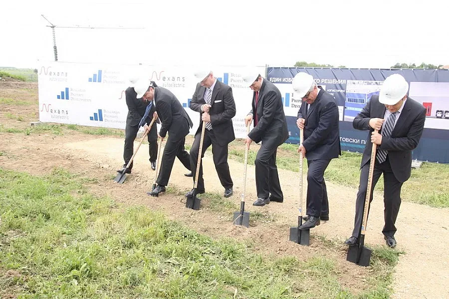 Министър Стойнев даде начало на два проекта край Плевен