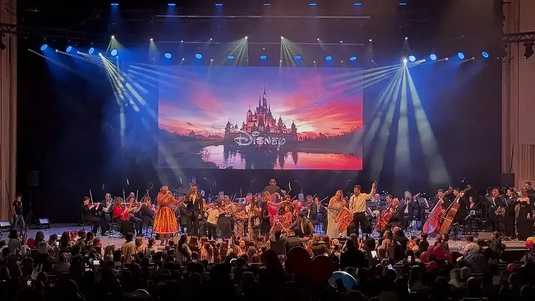 Аладин оживява на кино и сцена с оркестър и актьори преди първия учебен ден