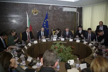 Орешарски: Опозицията внася вотове за успешни политики 