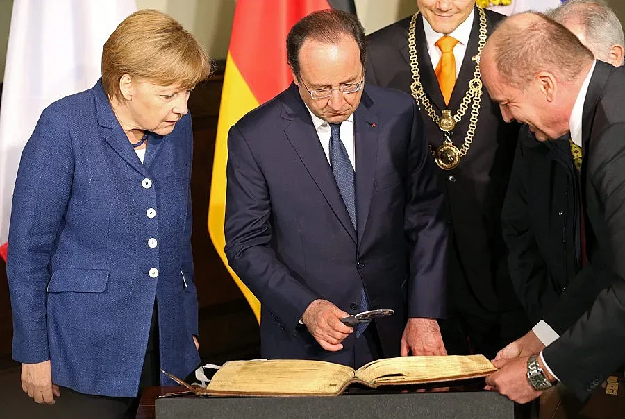 Меркел и Оланд заплашиха Москва