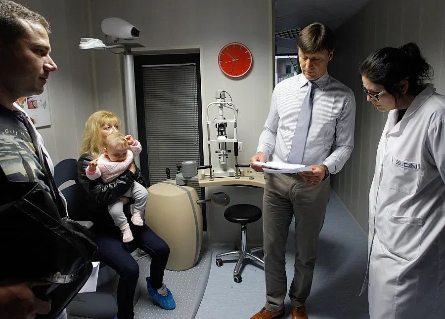 Световноизвестен очен хирург преглежда в клиника "Вижън"