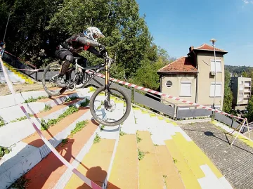 Екстремно спускане с колела в Габрово 