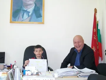 Ученици „превзеха” командването на елитно училище