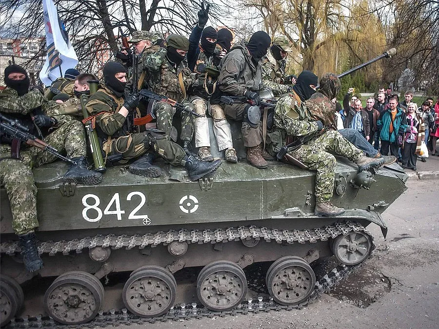 Украински сили атакуваха полицейско управление в Мариупол