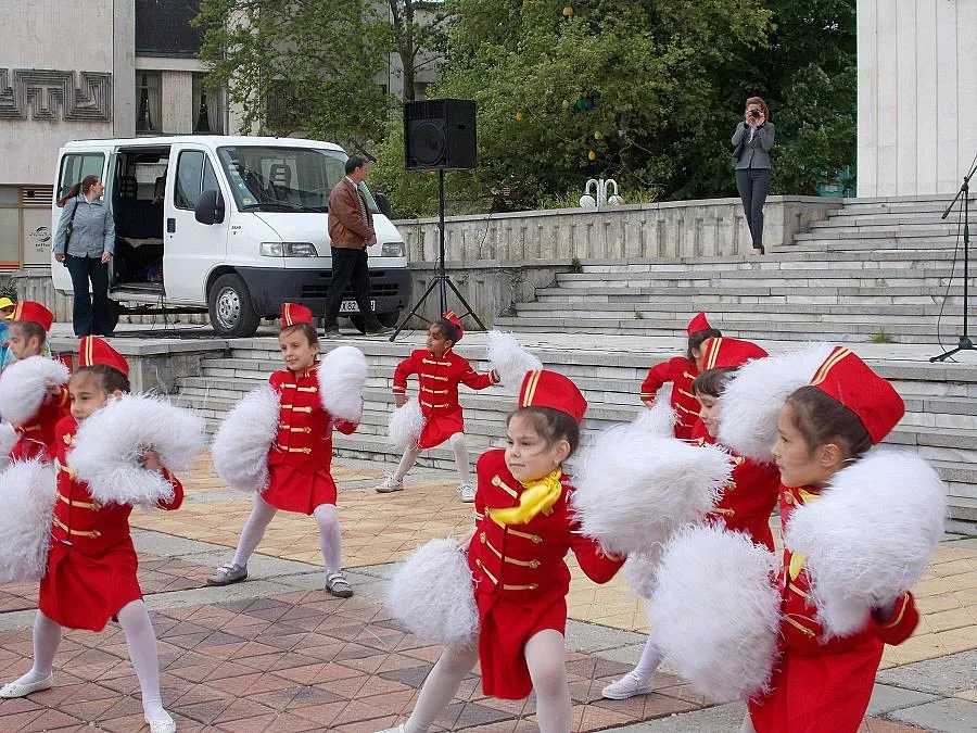 С флашмоб и викторини Добрич чества Деня на Европа