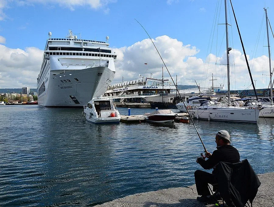Чакаме 60 000 богаташи с лайнери