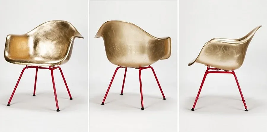 Стол от злато за 2122 долара