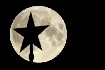 Москва колонизира Луната през 2030 г.