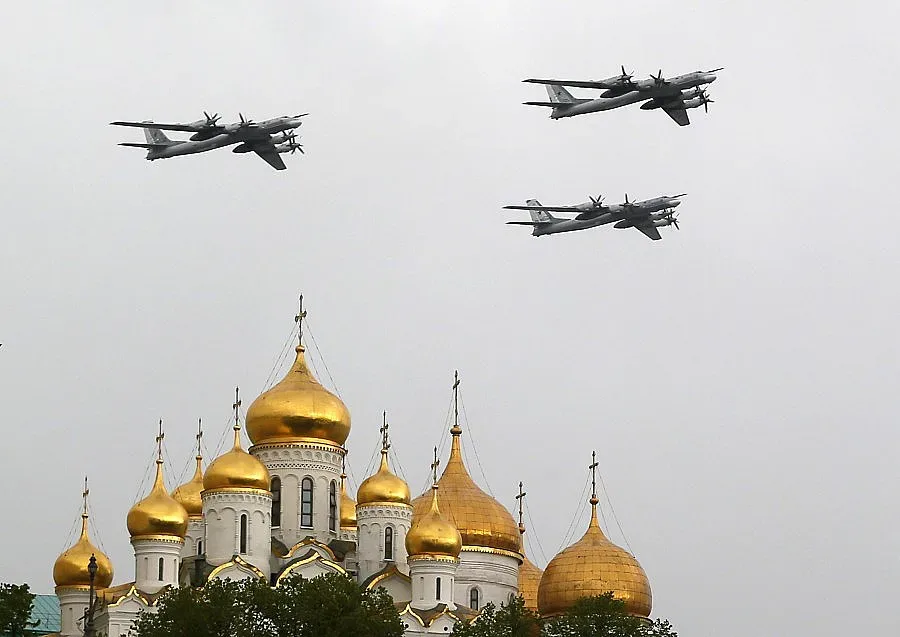 Путин на два парада