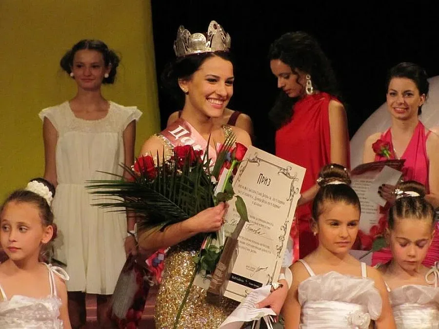 Коронясват Царица Роза в Деня на Европа