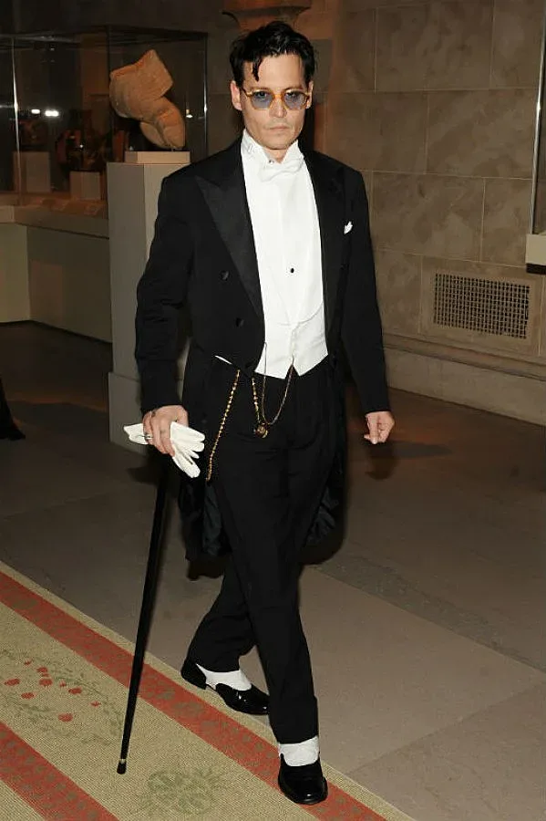 Деп с фрак и боядисана коса