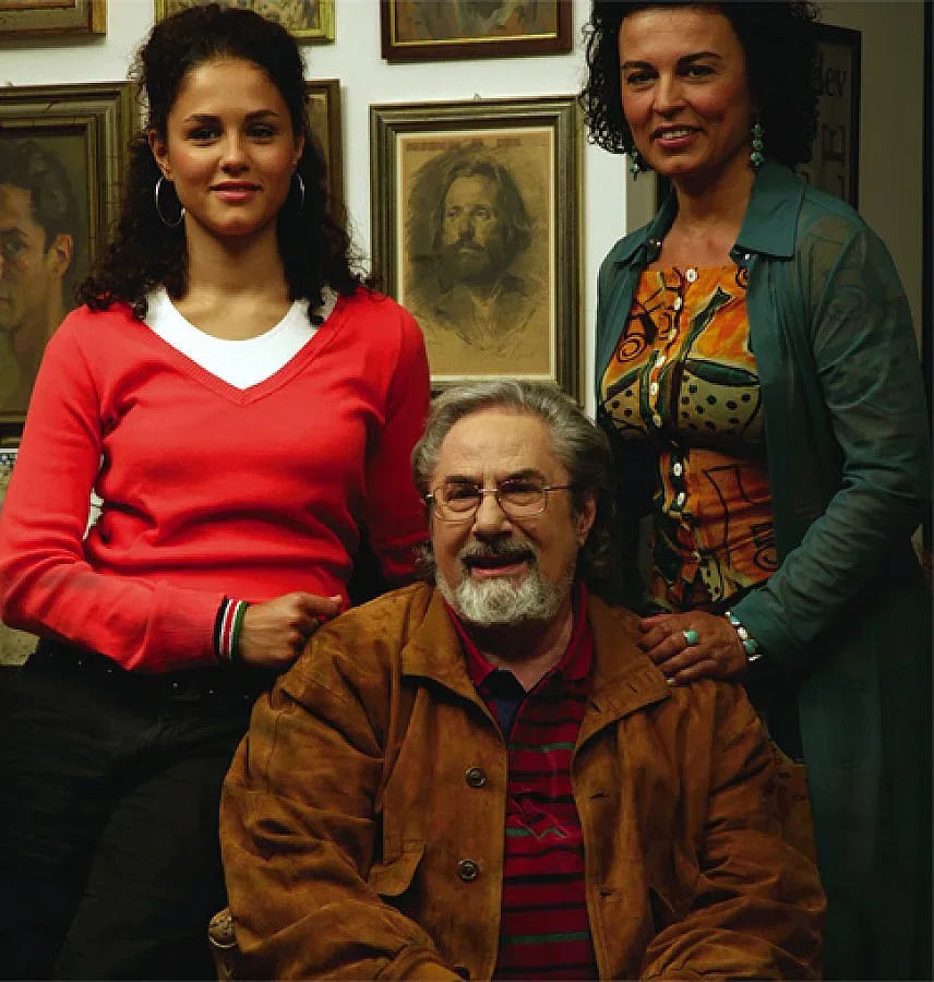 Съпругата Анна-Мария: Псевдомедии се гаврят с Никола Гюзелев