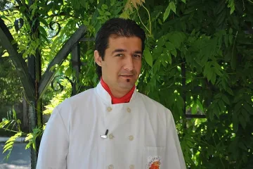 Пеньо Иванов готви и пише с любов