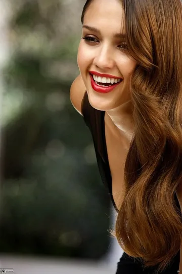 Джесика Алба отказва голи сцени заради  баба и дядо