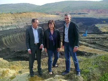 Корнелия Нинова осъмна върху кран в мина