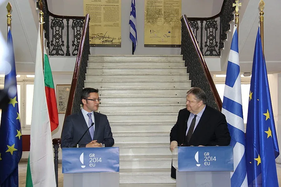 Гърция обеща да реши проблема с пенсиите на българи