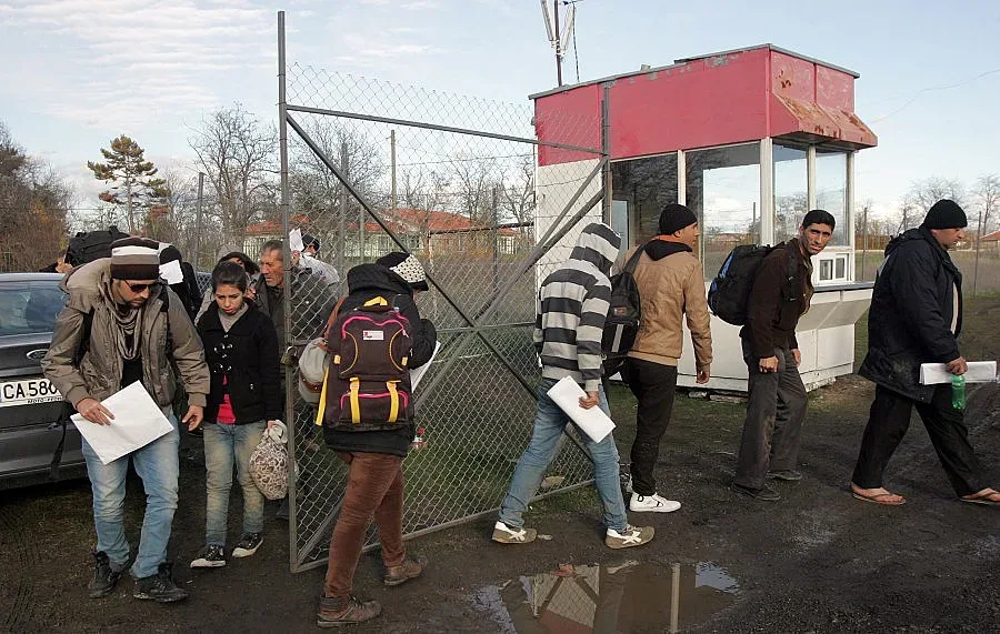 10 000 бежанци на границата