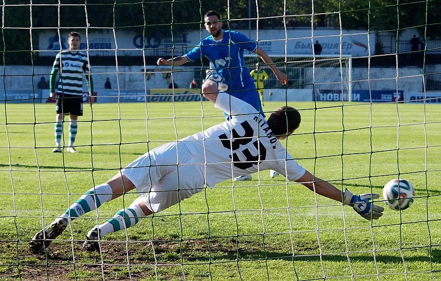 "Левски" излезе сух от морето