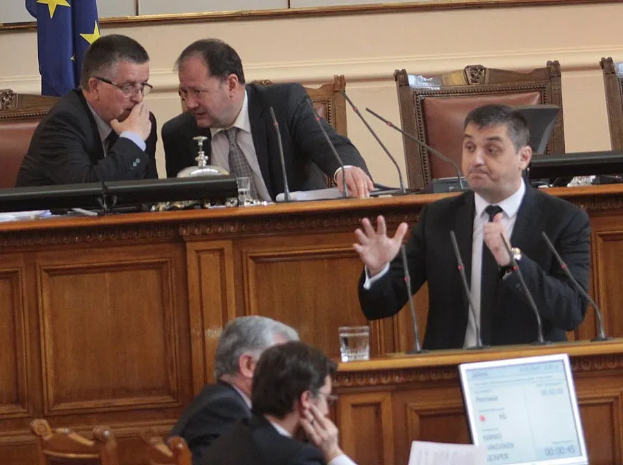 Скандал за МВР в парламента