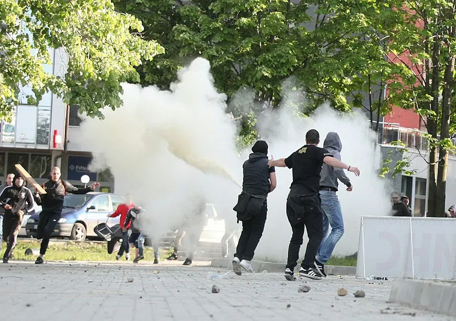 Жесток бой между фенове на "Левски" и ЦСКА в София 