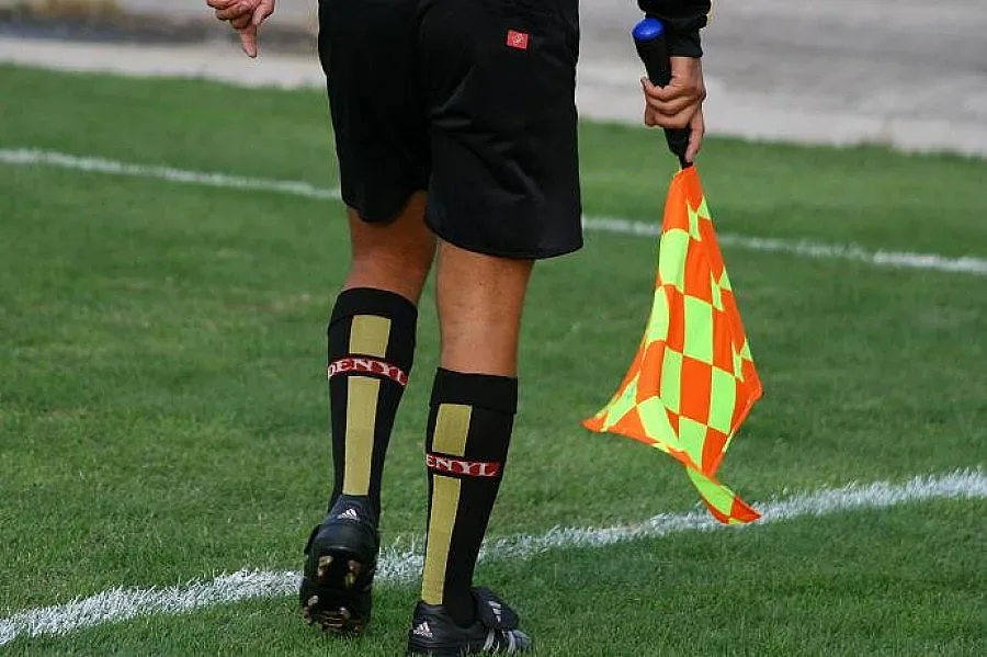 Съдии спасиха човек на пътя