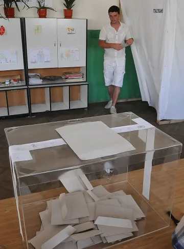 Отварят 168 секции в чужбина