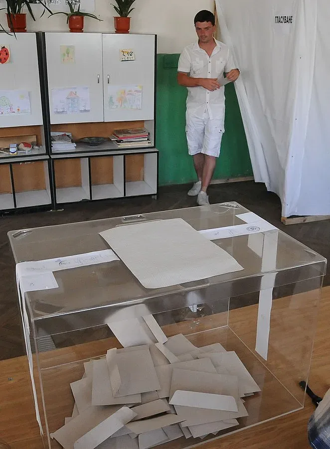 Отварят 168 секции в чужбина