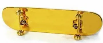 $15 000 за златен скейтборд