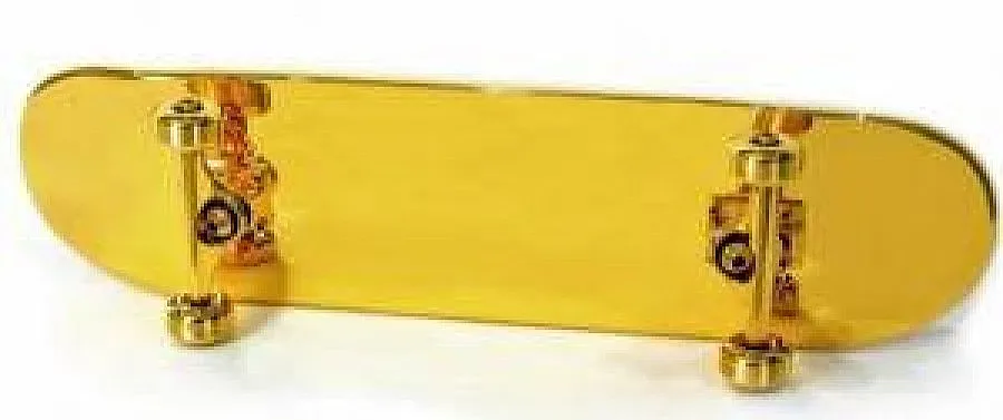 $15 000 за златен скейтборд
