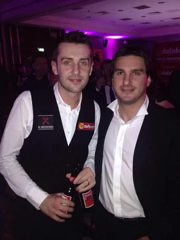 Веселяка унищожи Ракетата в снукъра