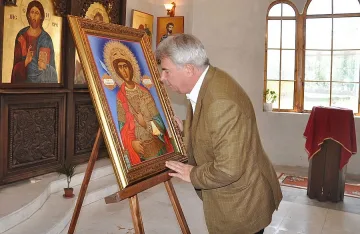 Бившият кмет д-р Иван Ценов дари ценна икона на видински храм 