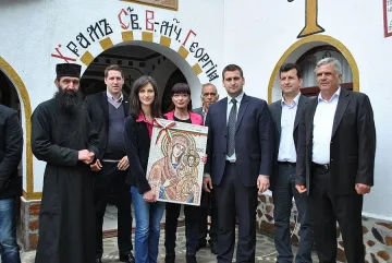 Мария Габриел дари икона на манастира в село Мусомище