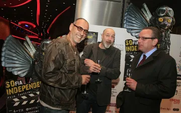 Любен Дилов и Калина Крумова раздаваха курбан в Бургас