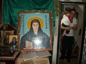 Миряни и екстрасенси пренощуваха в църквата на Преподобна Стойна