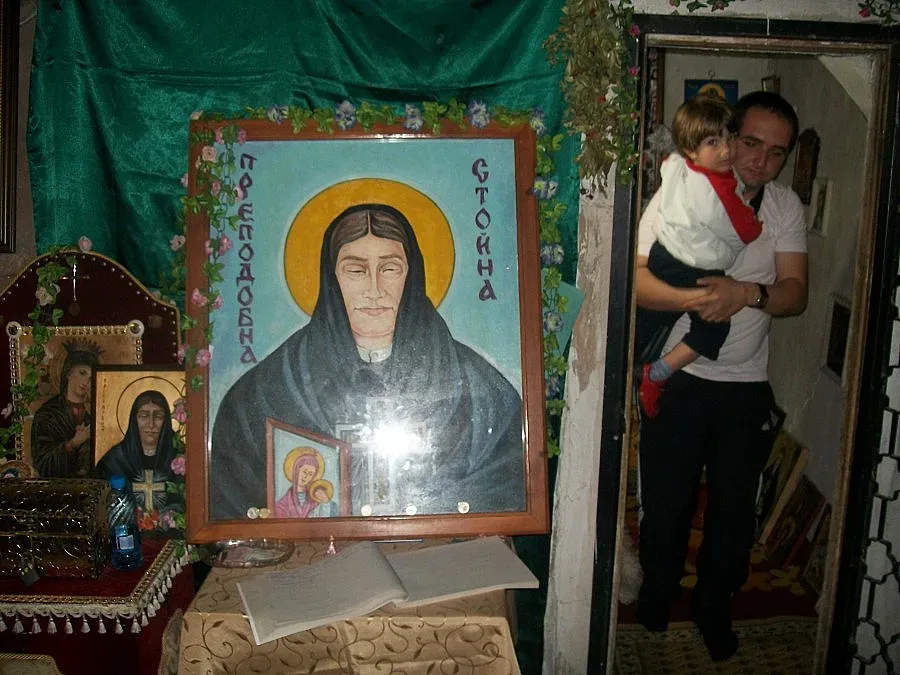 Миряни и екстрасенси пренощуваха в църквата на Преподобна Стойна