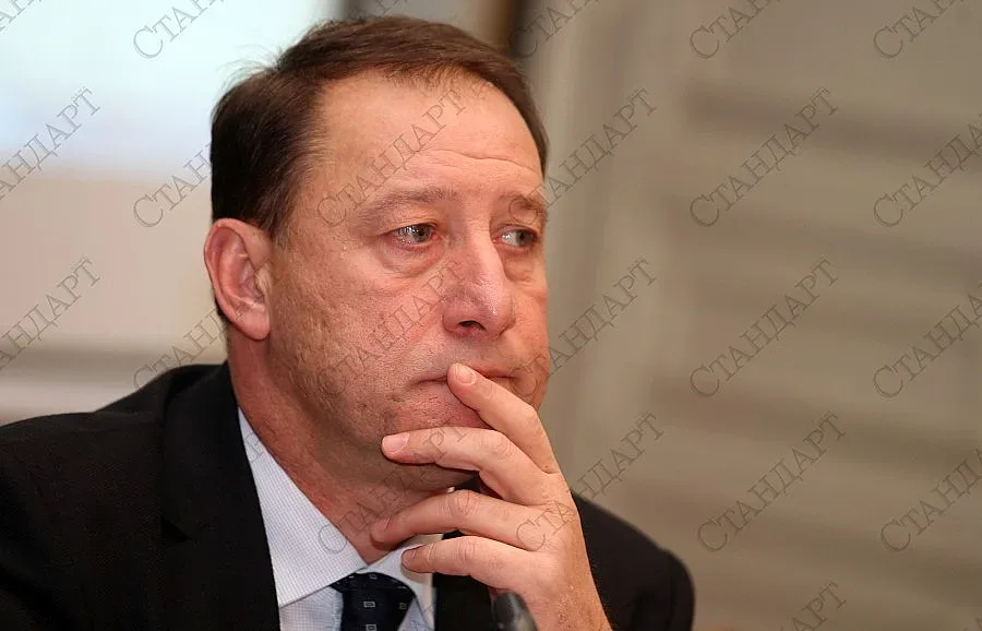 Найденов: Въпреки трудностите, армията изпълнява задачите си