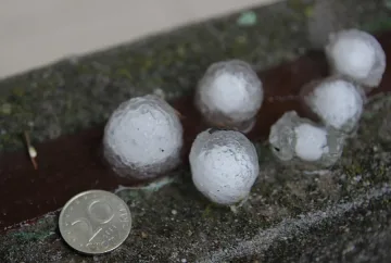 Градушка на няколко места в страната