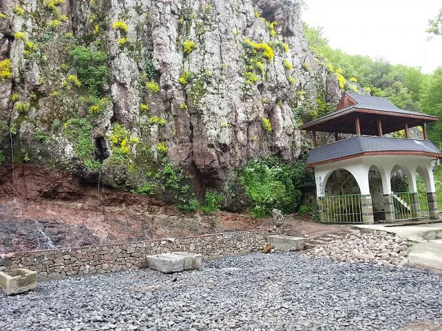 Дамбалъ събира мюсюлмани и християни в нощта на 5 срещу 6 май