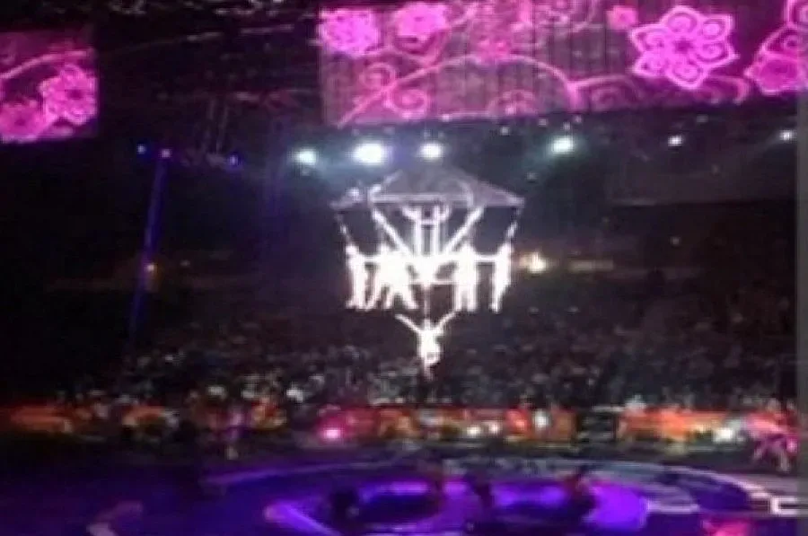 Платформа падна върху акробати в цирк