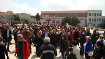 Станишев почете Петлешев, като мина по последните му стъпки